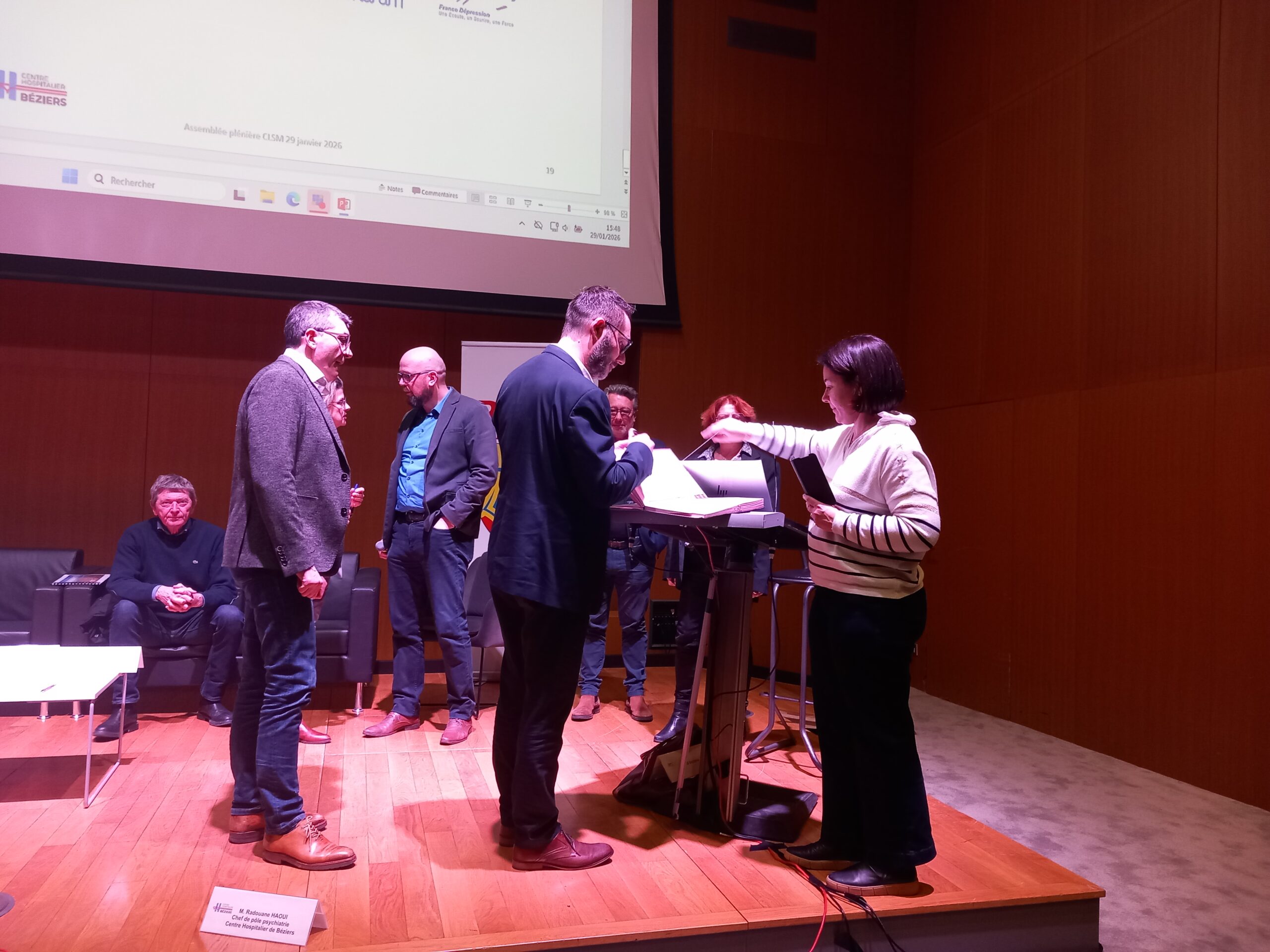 L'apeai oh en train de signer le nouvel avenant pour s'engager pour la santé mentale